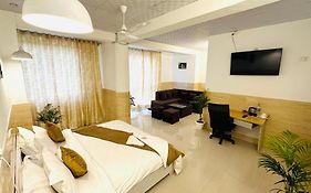 Hotel Relax In - Noida Sector 18