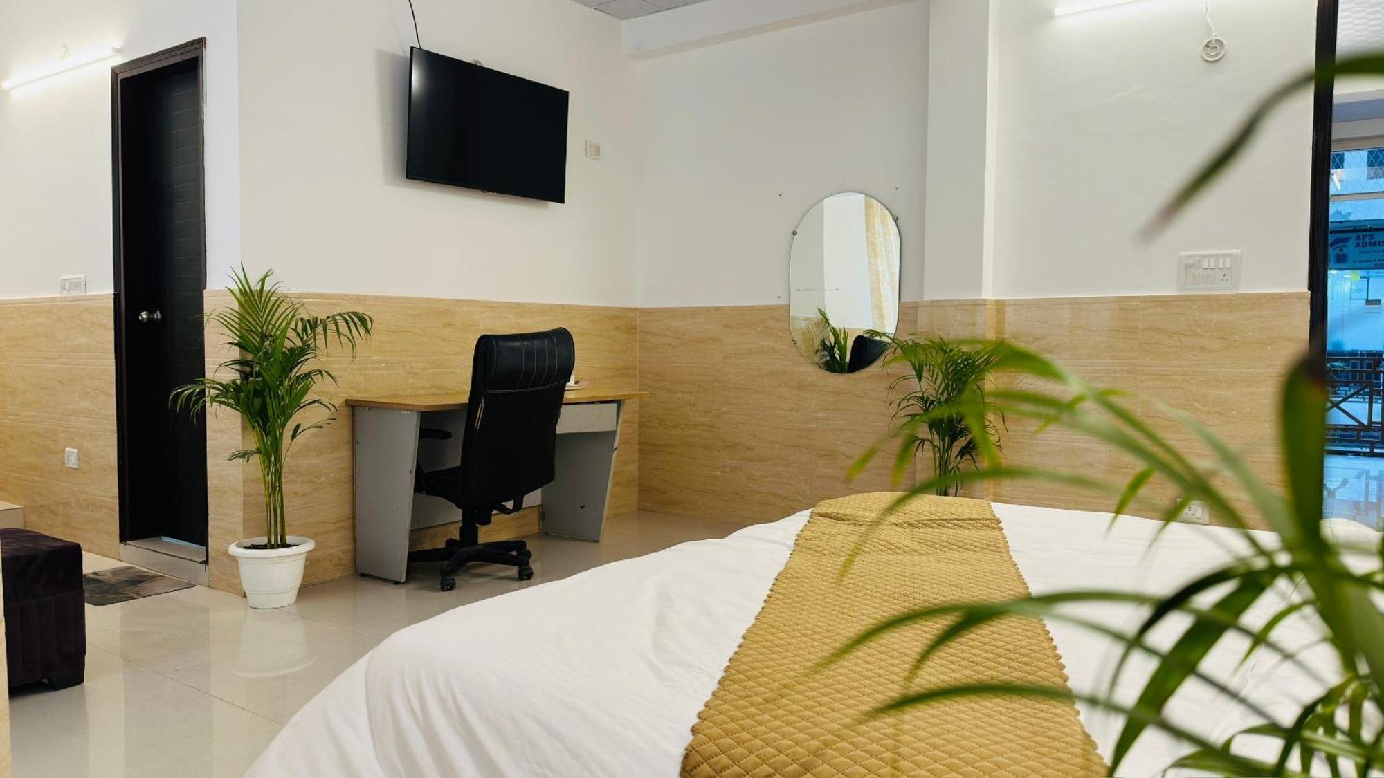 Hotel Relax In - Noida Sector 18 Exterior photo