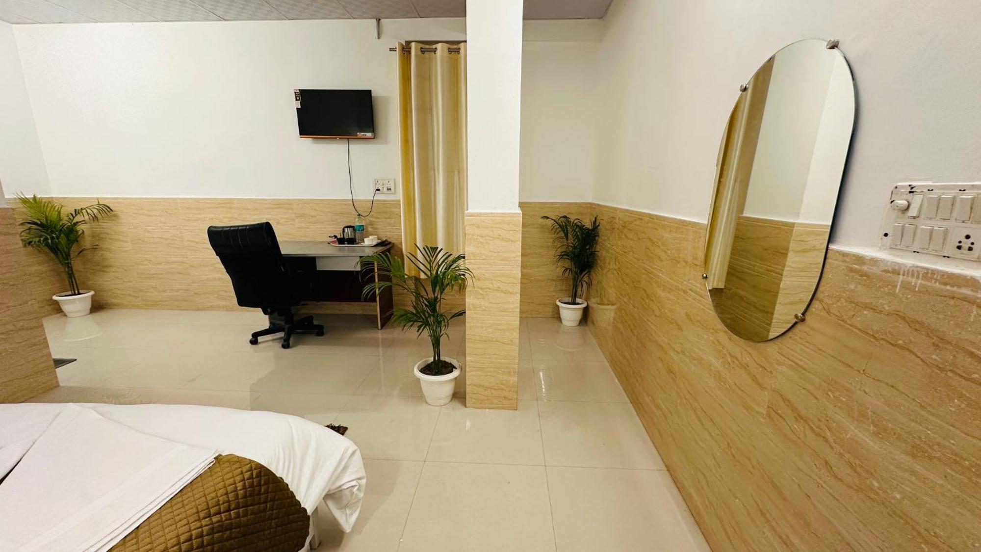 Hotel Relax In - Noida Sector 18 Exterior photo