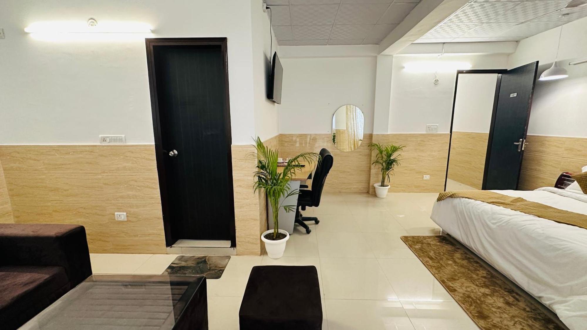 Hotel Relax In - Noida Sector 18 Exterior photo
