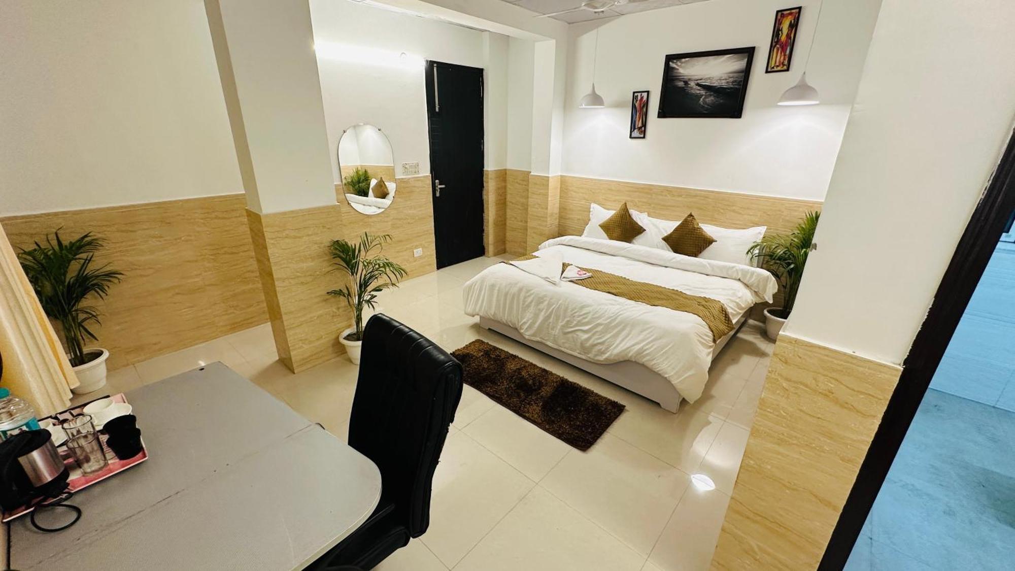 Hotel Relax In - Noida Sector 18 Exterior photo